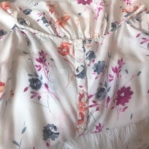 Flowy floral peplum top 🌸